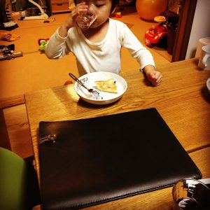 インスタ投稿写真03ー革ファイルケース画像