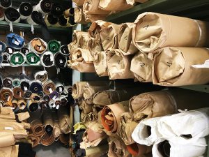 問屋さんのストックヤードの様子②