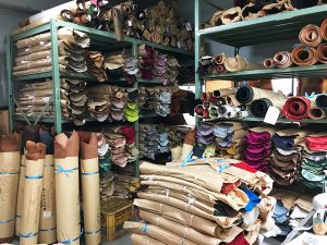 問屋さんのストックヤードの様子③