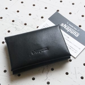 名刺入れ（カードケース）001商品画像TOP：本革の名刺入れ（カードケース）です。 Wポケットなので自分の名刺と取引先の名刺を分けて収納できます。