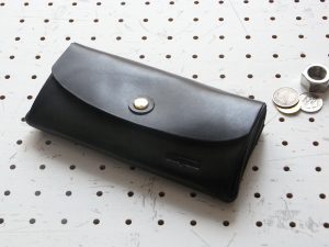 蛇腹ロングウォレットlw001商品画像010：前面画像です。シンプルなので、永くご使用頂けると思います。