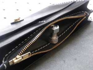 ロングウォレットlw002商品画像006:小銭入れ部分をアップしています。