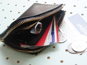 ミニウォレット商品画像008:カードとお札を首脳してみました。余裕の収納力です。