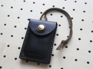 お守りケース商品画像001：表側の画像です。