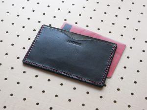 通帳カバー商品画像001：表側の画像です。