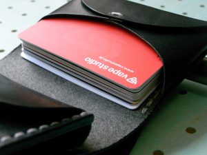 スナップミニウォレット商品画像009:カードを15枚収納しても余裕があります。