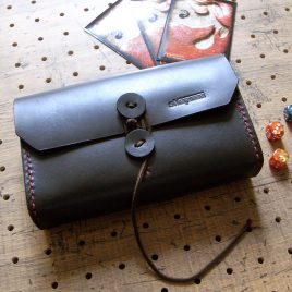 デッキケース商品画像000：マジック：ザ・ギャザリング（MTG）をはじめ、遊戯王、デュエルマスターズ、ヴァンガード、ガンバライジング等、様々なカードに対応しています。