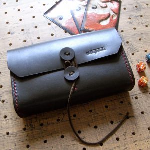 デッキケース商品画像000：マジック：ザ・ギャザリング（MTG）をはじめ、遊戯王、デュエルマスターズ、ヴァンガード、ガンバライジング等、様々なカードに対応しています。