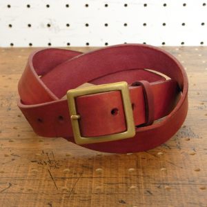 ベルト（30mm・真鍮バックル）商品画像000：本革ベルトです。幅は30㎜になります。バックルはシンプルな真鍮製をご用意していますが、ジャンパーホックで取り付けているので、簡単に付け替えが可能です。