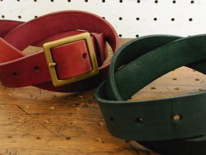 ベルト（30mm・真鍮バックル）商品画像013：革の色は赤・緑・茶・黒の4色からお選びいただけます。
