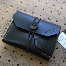 イノウォレット商品画像000：商品名：イノセンスウォレット／仕様：カード入れ×1・小銭入れ×１・札入れ（二つ折りで収納）×１