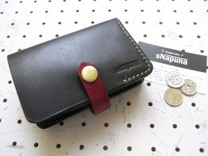 ハーフウォレットhw002-001商品画像：仕様は、カード入れ×6　ポケット×1　小銭入れ×１　札入れ×１・収納力は抜群です。