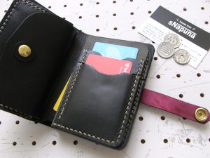 ハーフウォレットhw002-010商品画像：仕様は、カード入れ×6　ポケット×1　小銭入れ×１　札入れ×１となります。