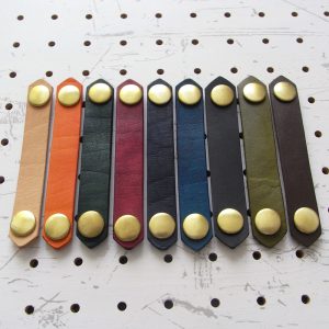 レザーバンド商品画像000:sNapuna仕様のレザーバンドです。画像左から、ナチュラル・オレンジ・グリーン・レッド・ダークブルー・ブルー・ブラック・モスグリーン・ダークブラウンです。