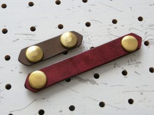 レザーバンド商品画像005:参考画像の「上のダークブラウンがロングウォレットlw002用」「下のレッドはハーフウォレットhw001/hw002用」です。