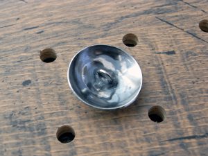 シーサープレーンコンチョ商品画像004：裏面の画像です。丸カンになっています。