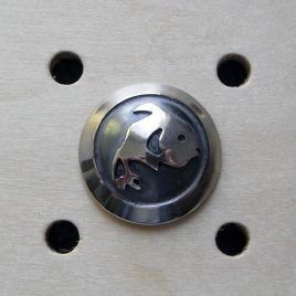 金魚コンチョ商品画像000：正面から見た画像です。