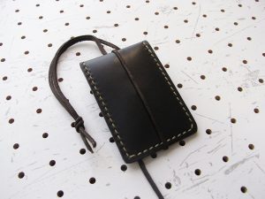 お守りケース（ボタン仕様）商品画像004：裏側からの画像です。