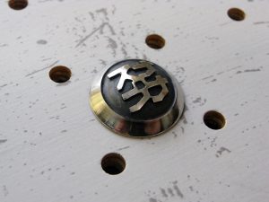 スナプナコンチョ商品画像001：右から見た画像です。