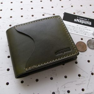 シンプルウォレット商品画像000：シンプルな二つ折り財布。カード収納×2・小銭入れ・札入れ。