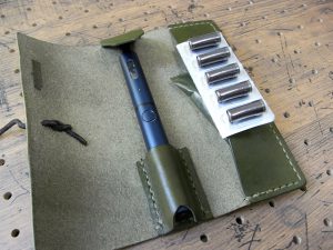 プルームテックプラスケース商品画像007：カプセル収納はゆとりがあるので、予備のリキッドも収納できます。