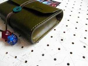 デッキケース02商品画像003：側面から見た画像です。箱型になっています。