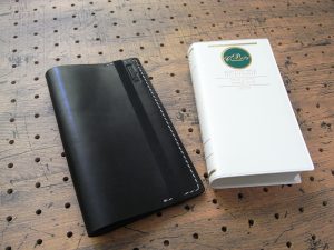 デイリーコンサイス英和・和英辞典カバー(ハンディータイプ)商品画像001:辞書本体のサイズはH158mm×W82mm×D35mmです。