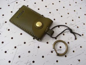 お守りケース003 商品画像009:革紐を付けてみました。※商品は本体のみです。革紐や金具は付属しません。