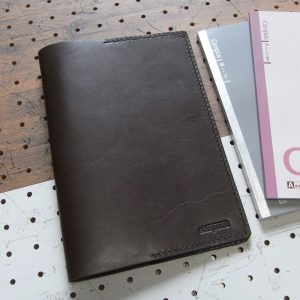 A5ノートカバー商品画像000：シンプルなA5ノートカバーです。