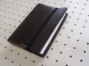 文庫本カバー(フリーサイズ※A6規格)商品画像009:入れてみるとこんな感じです