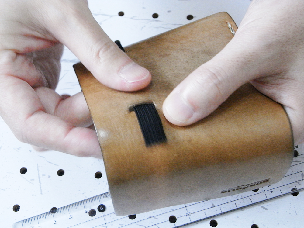 リペア画像06:元の要領で平ゴムをセットします