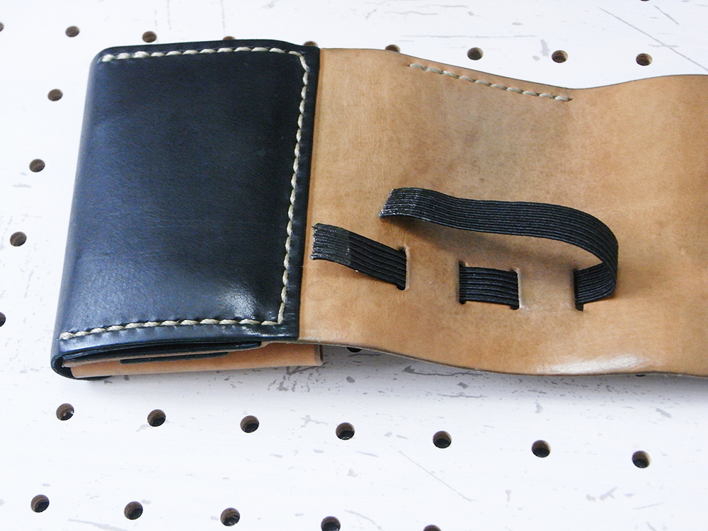 リペア画像09:輪っかになるようにするため、互い違いになるようにダイヤボンド(ゴムのり)を着けます【ここ重要!!】