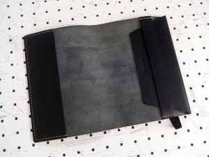 四六判ブックカバー(188×128mm※フリーサイズ)商品画像003:フリーサイズなので右側が調整できる仕様になっています