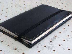 四六判ブックカバー(188×128mm※フリーサイズ)商品画像010:収納後の表紙側の画像です