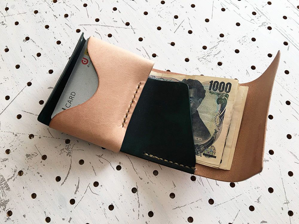 ミニマムウォレット002(使用前3/4)/ナチュラル部分はすぐに汚れるので扱いが大変です。