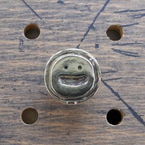 ゴールデンスマイルコンチョ（真鍮製）商品画像000：スナプナでしか手に入らないスマイルコンチョです