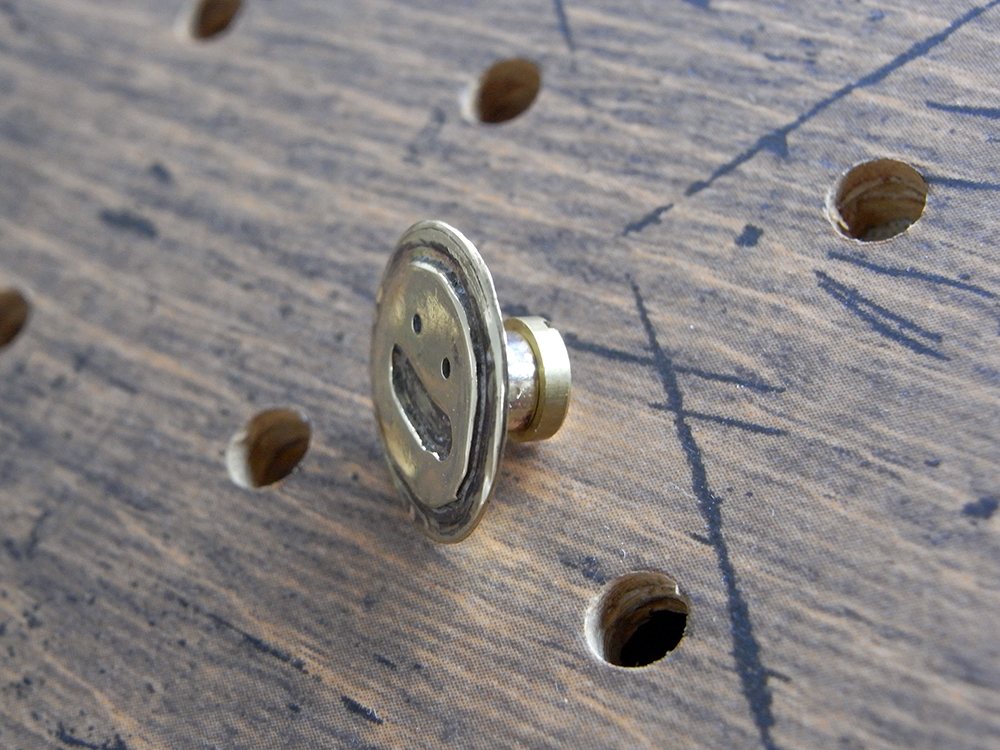 ゴールデンスマイルコンチョ（真鍮製）商品画像006：スマイル部分が浮き出ている感じです