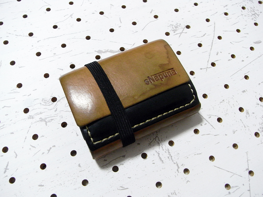 ミニマムウォレット002(1年使用後2/4)/水ジミは全く消えていないです!残念。