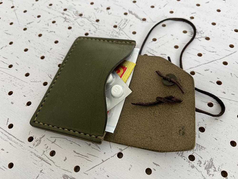 ミニケース商品画像007:風邪薬、絆創膏を入れてみました