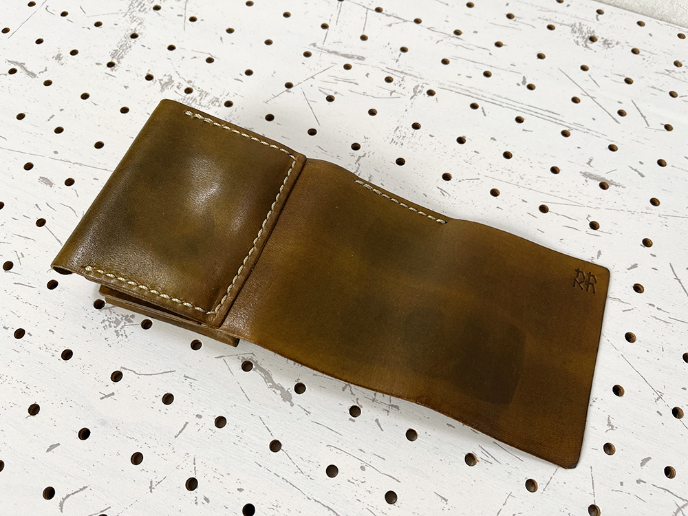 モスグリーンでしたが、大分茶色っぽくなった