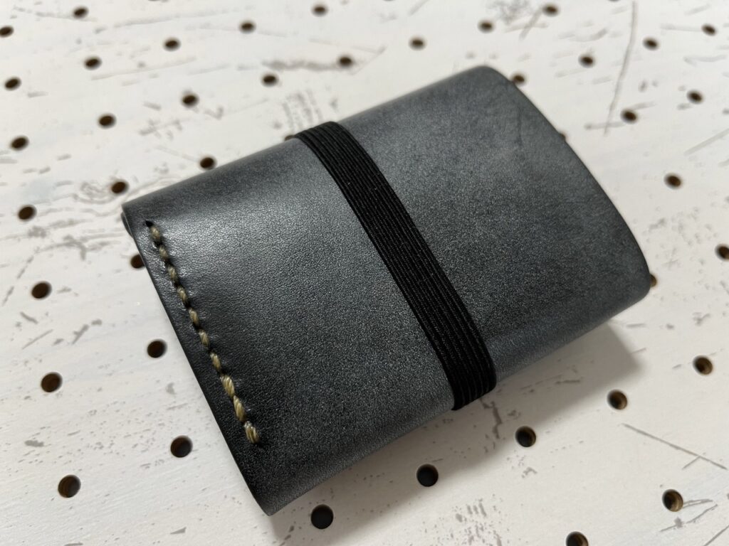 ロロマレザーのミニマムウォレット(撮影日:2023年5月5日)背面