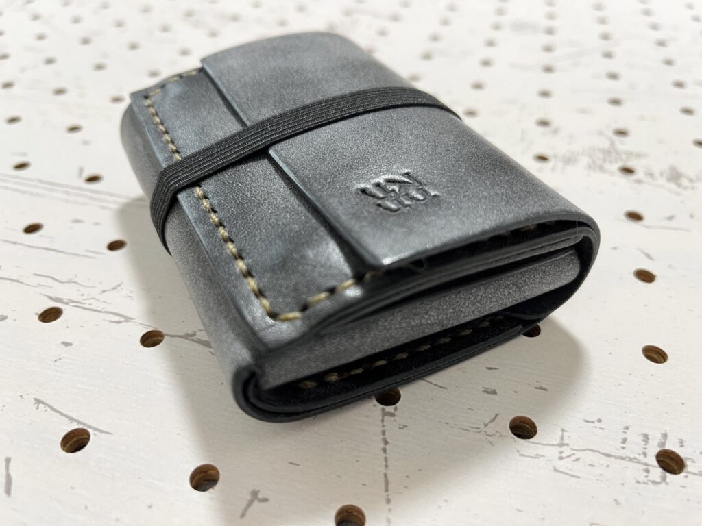 ロロマレザーのミニマムウォレット(撮影日:2023年5月5日)左側